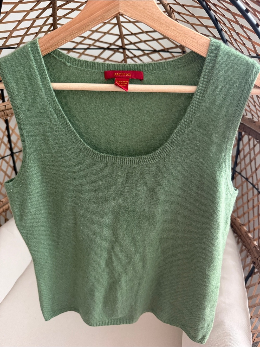Saffron 100% Cashmere Sleeveless Knit Sweater Tank Sage Green Size Medium